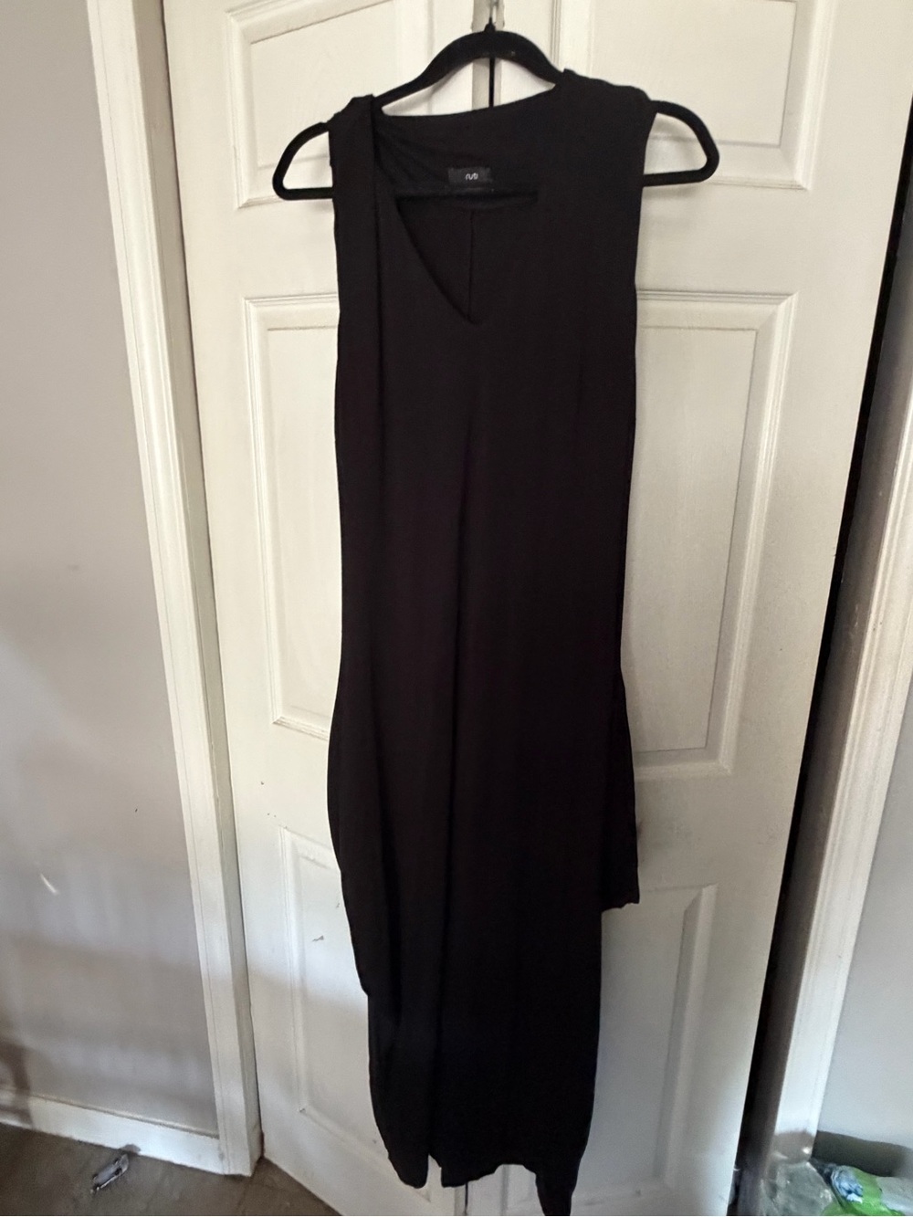 Ruti Classic Black Sleeveless V-Neck Dress with flared pockets size s/m